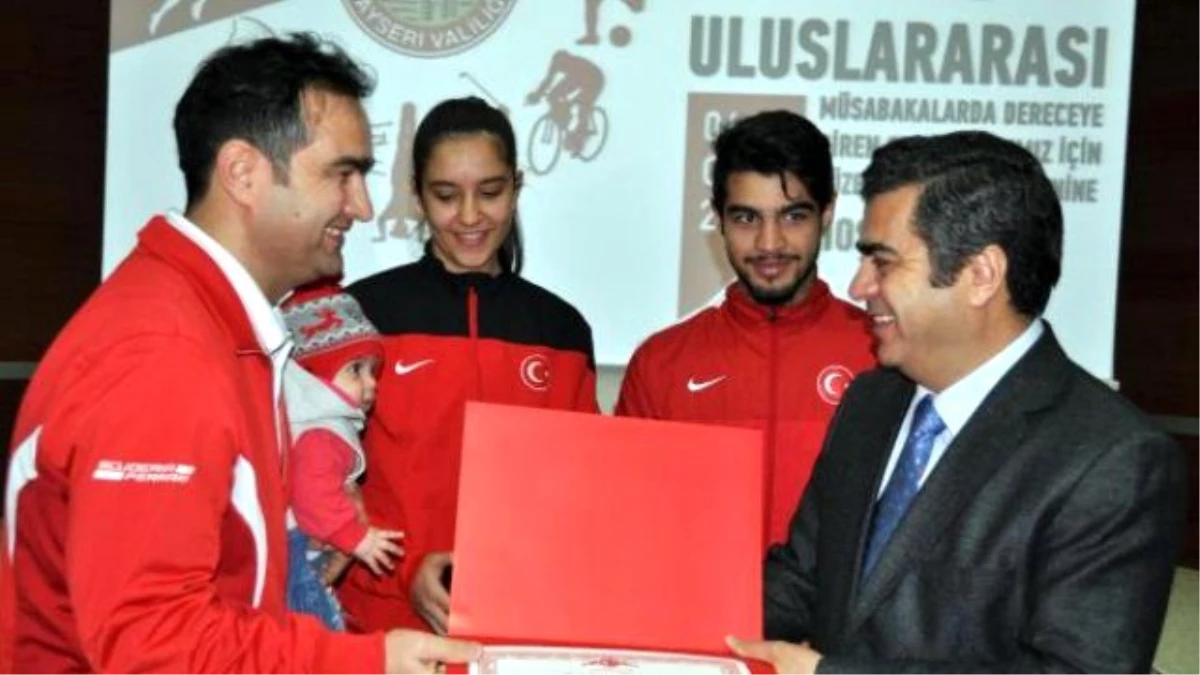 Kayseri Valisi Düzgünden, Başarılı Sporculara Ödül