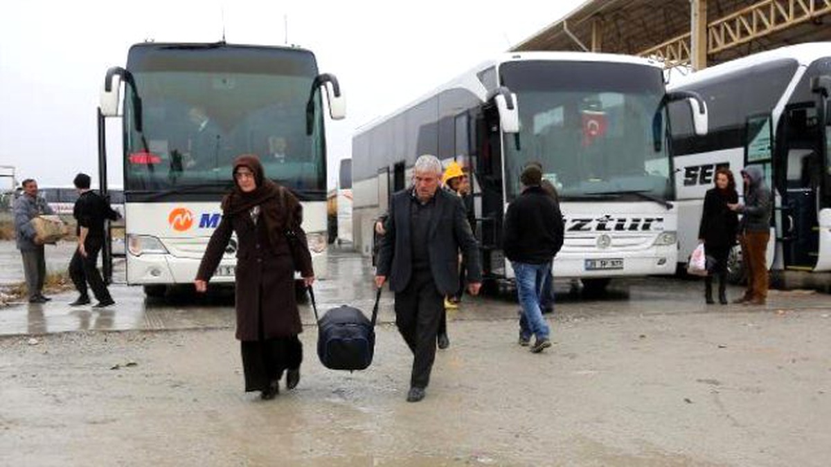 Otogarda Firmalar Anlaşamıyor, Vatandaş Çamura Batıyor
