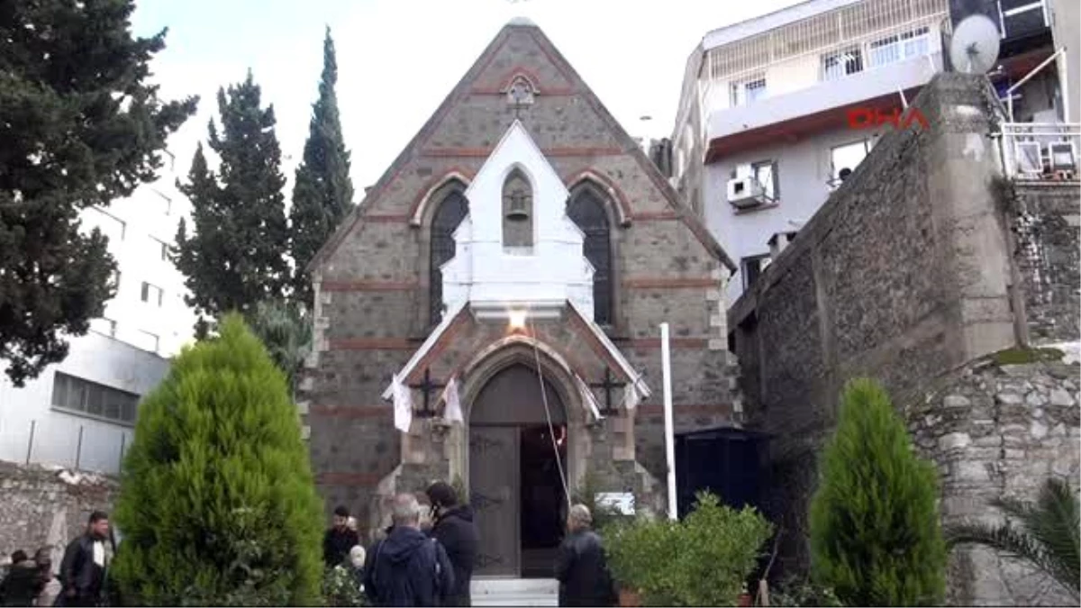 Rum Ortodoks Kilisesi, İzmir? de 94 Yıl Sonra Fota Yortusu Töreni Düzenlendi
