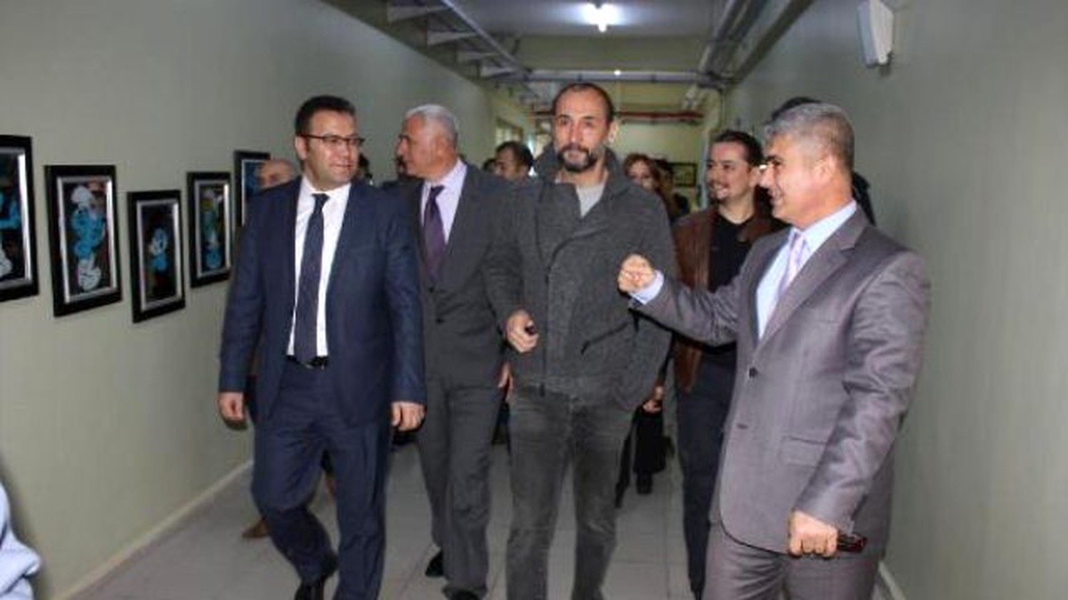 Şampiyon Bilardocu Çocuk Mahkumları Cesaretlendirdi
