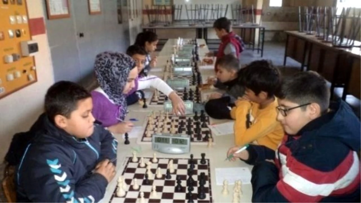 Sandıklı\'da Hızlı Satranç Turnuvası Düzenlendi