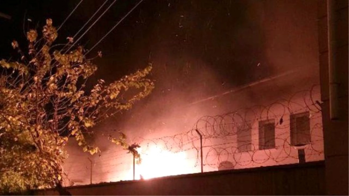 Terör Örgütü PKK, Şırnak\'ta İlkokulu Ateşe Verdi