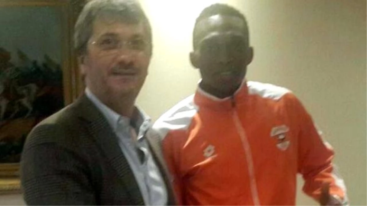 Adanaspor, Uche Kalu\'yu 1.5 Yıllığına Renklerine Bağladı