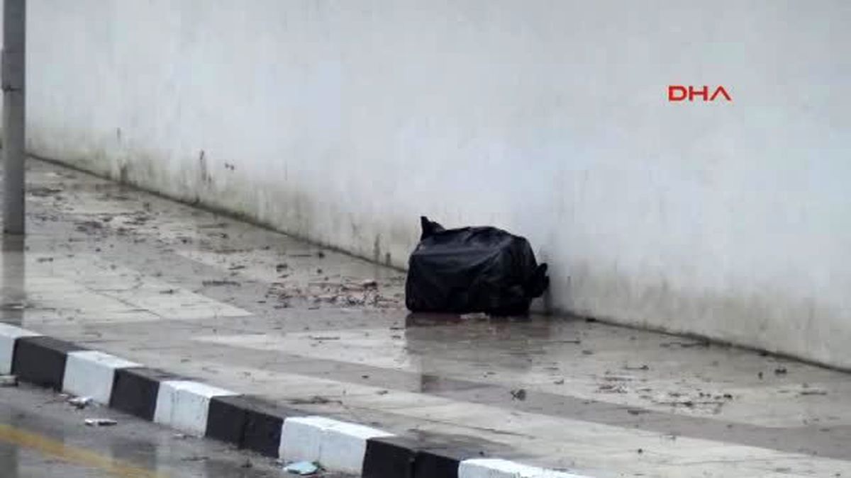 Askeriyenin Duvarı Önündeki Koli Korkuttu