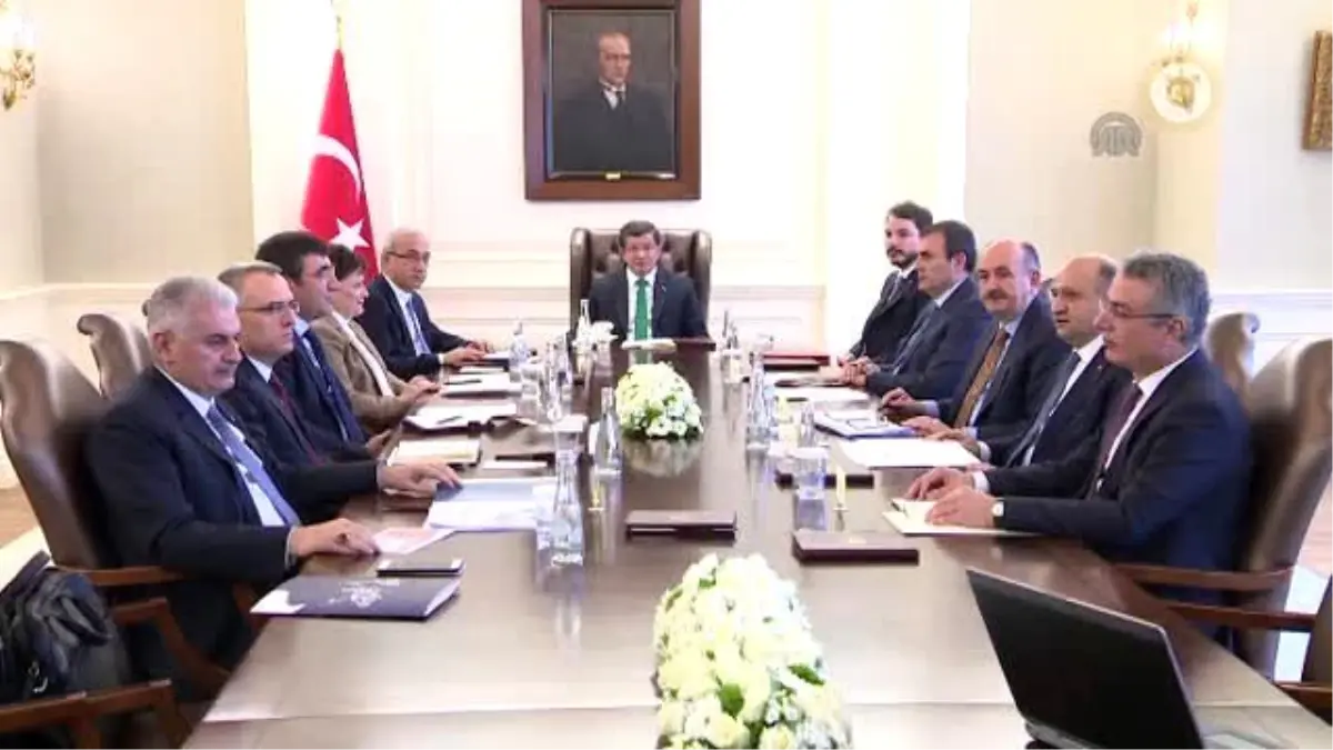 Başbakan Davutoğlu, Yatırımlar Değerlendirme Toplantısı\'na Katıldı