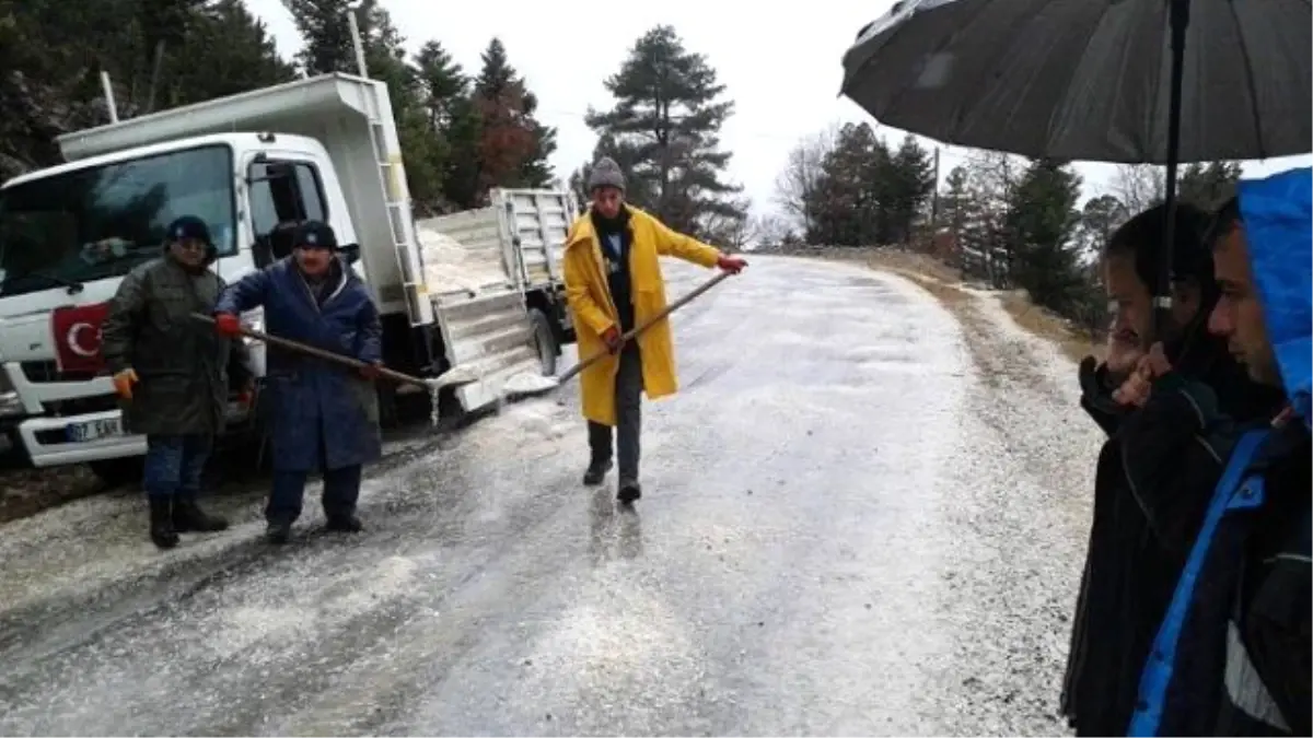 Büyükşehir\'den Yolda Kalan Vatandaşlara Yardım