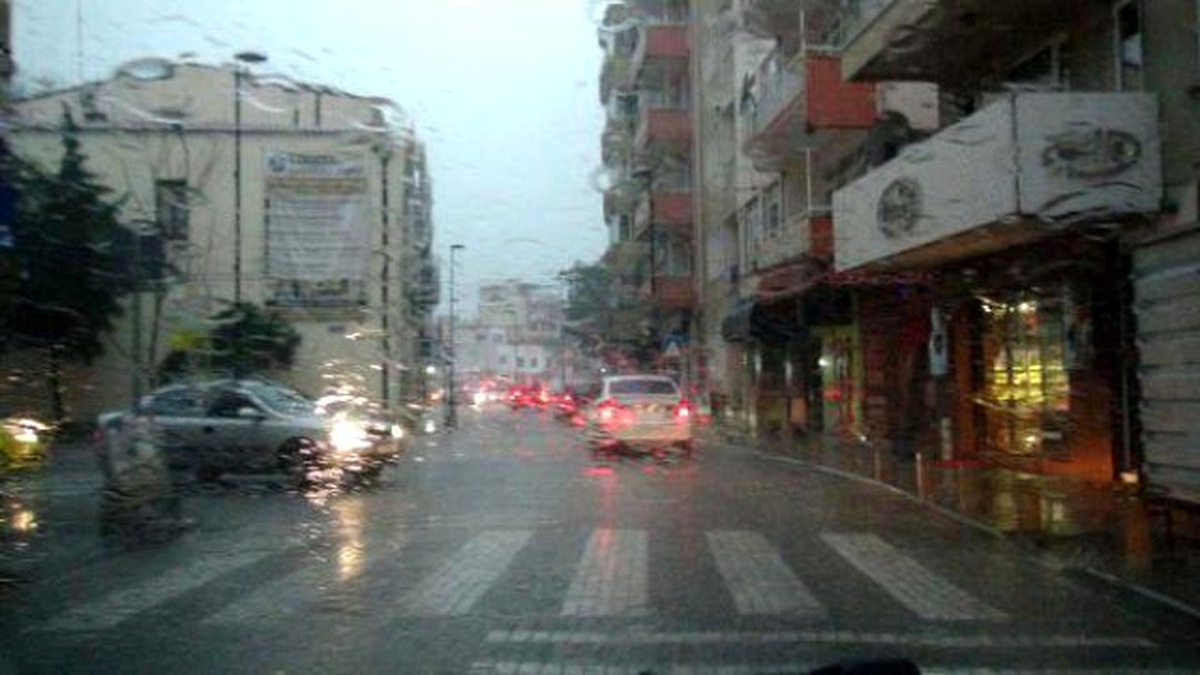Çanakkale\'de Fırtına ve Yağmur Etkili Oldu