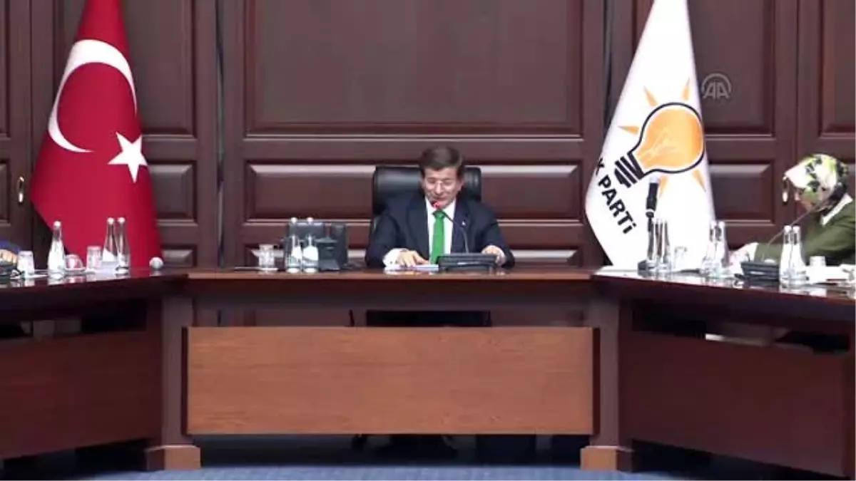 Davutoğlu, AK Parti Kadın Kolları Mkyk Toplantısına Katıldı