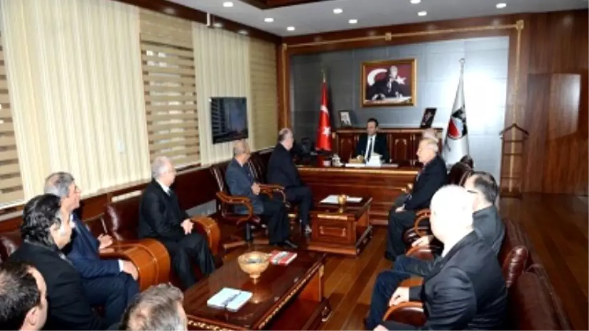 Diyarbakır Kilisesi Ruhani Önderinden Vali Aksoy\'a Ziyaret