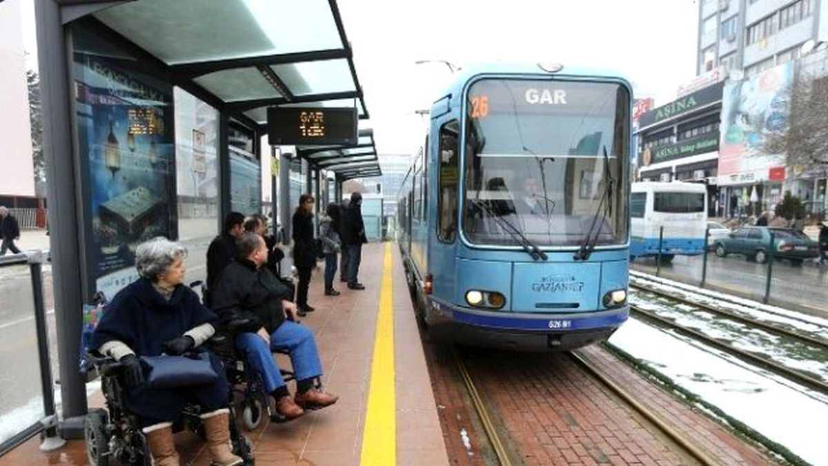 Engelli Tramvaylar Yolcu Taşımaya Başladı