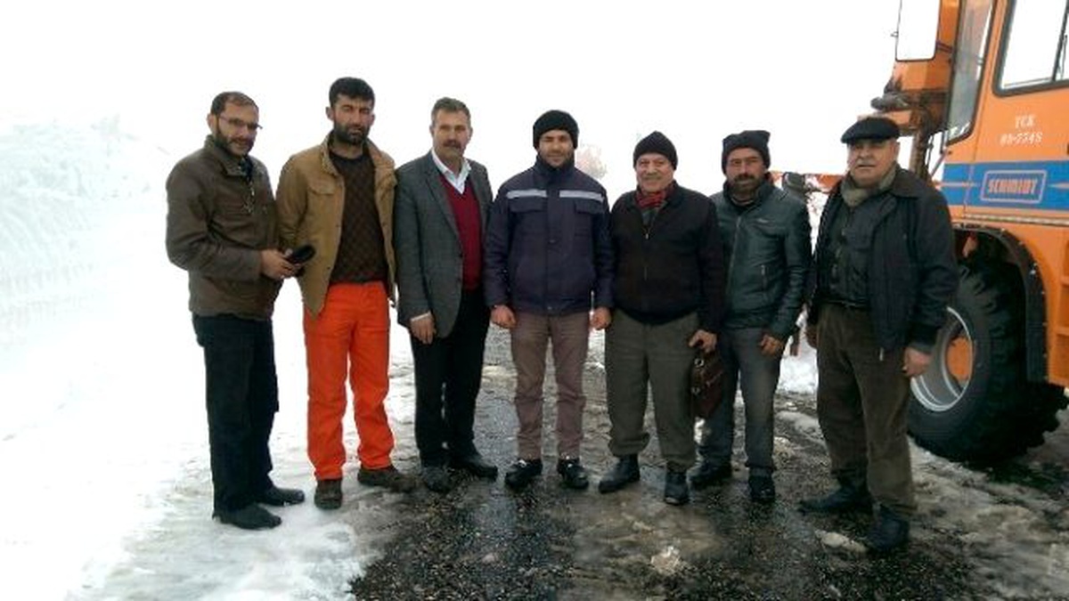 Eruh-şırnak Karayolunda Kar Çalışması Sürüyor