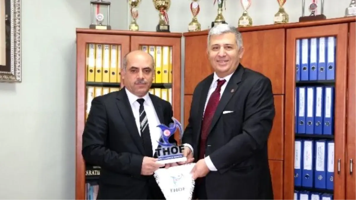 Federasyon Başkanı Ozanoğlu, Halk Eğitim Merkezi Müdürlüğünü Ziyaret Etti