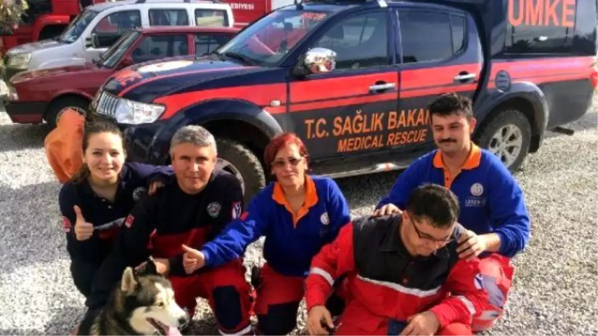 Fethiye\'de Kayalıklarda Mahsur Kalan Köpeği Umke Kurtardı