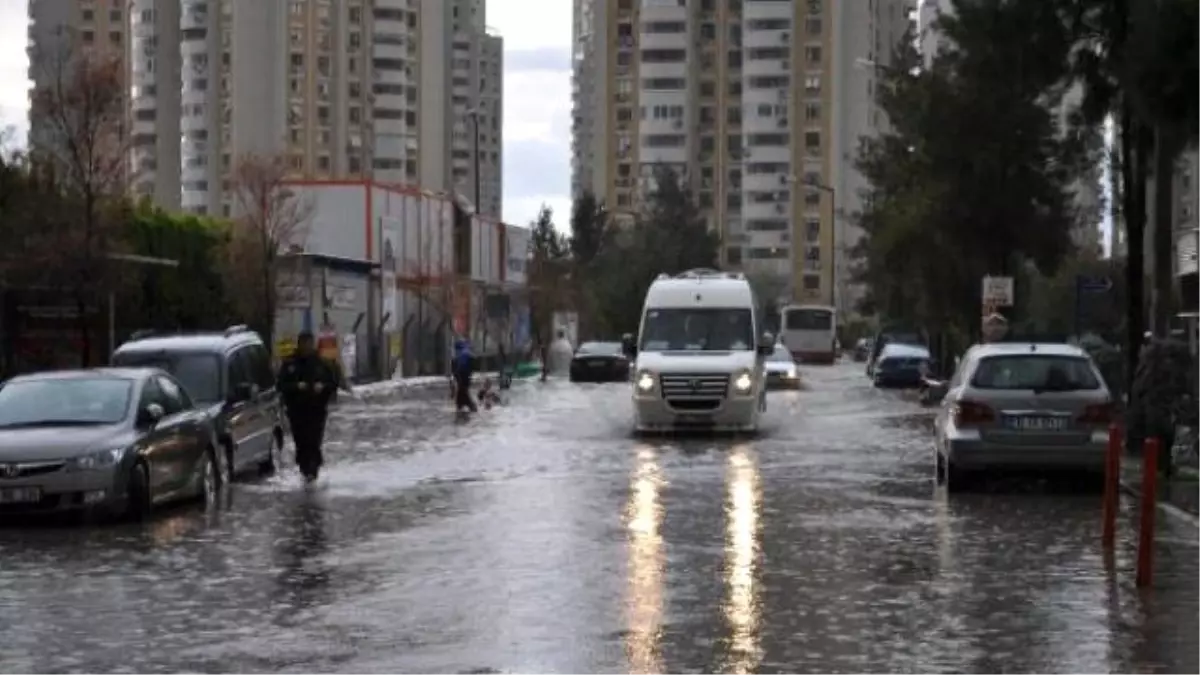 Fırtına ve Yağmur Hayatı Olumsuz Etkiledi