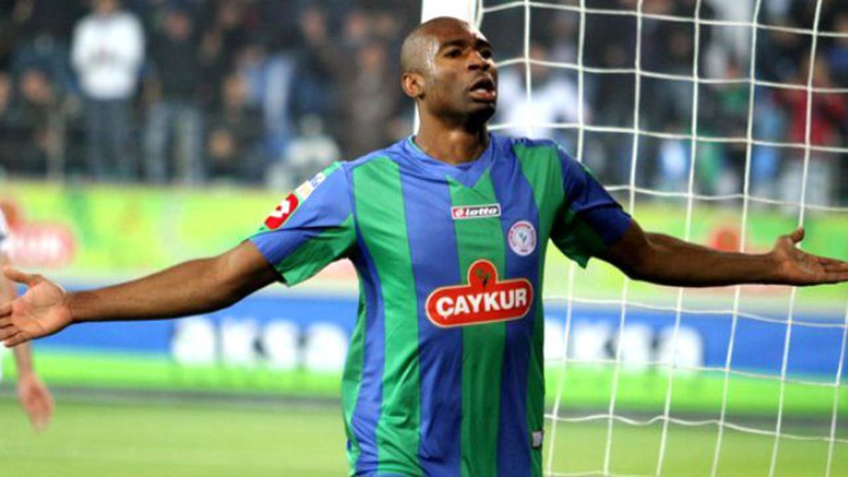 Galatasaray, Kweuke'yi Kadrosuna Katmak Üzere