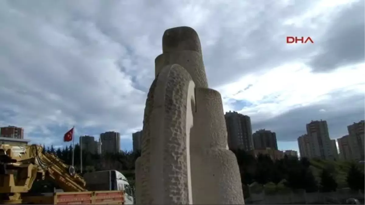 Heykeltıraş Mehmet Aksoy ?toprak Ana" Heykelini Kaldırdı