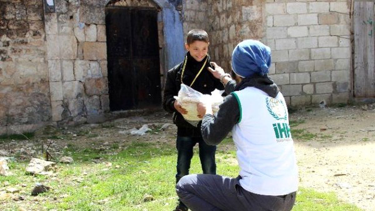 İhh Geçen Yıl Suriye\'ye 2 Bin 400 Yardım Tır\'ı Gönderdi