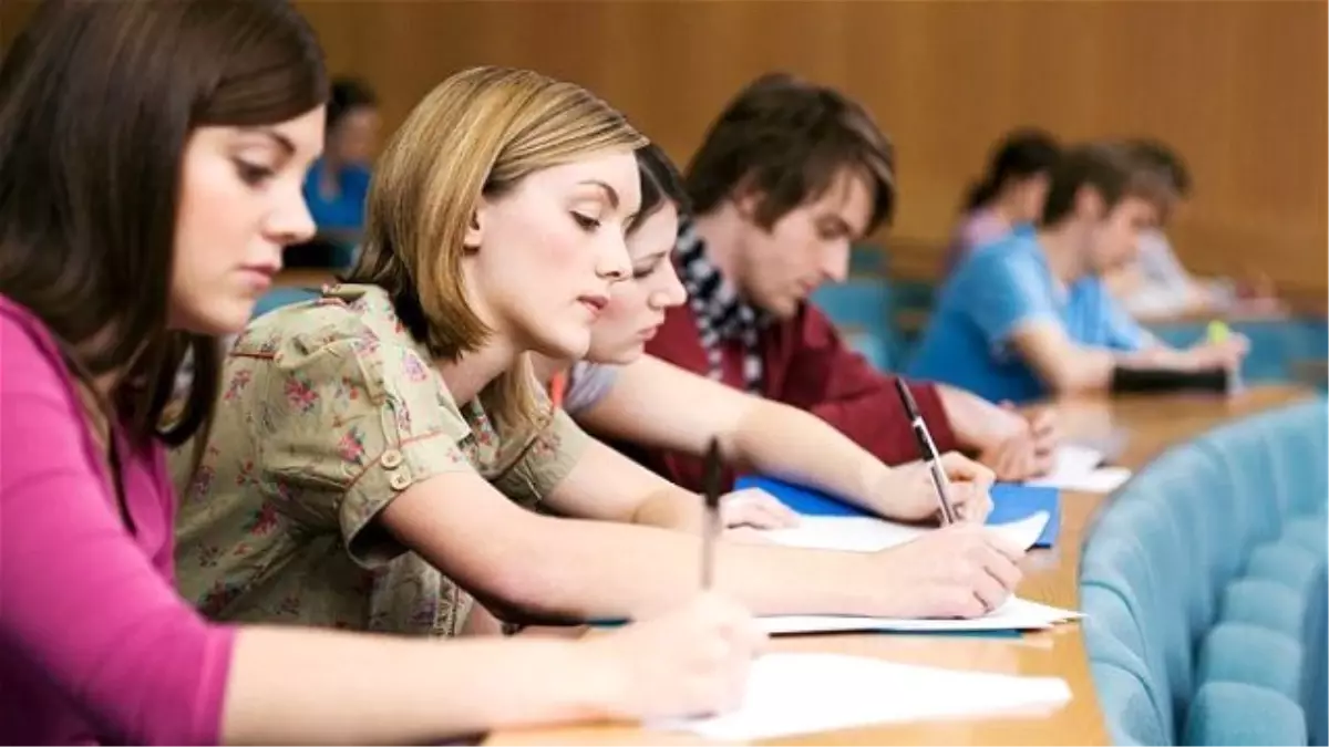 İngitere\'de Ramazan Nedeniyle Sınav Tarihleri Değişecek