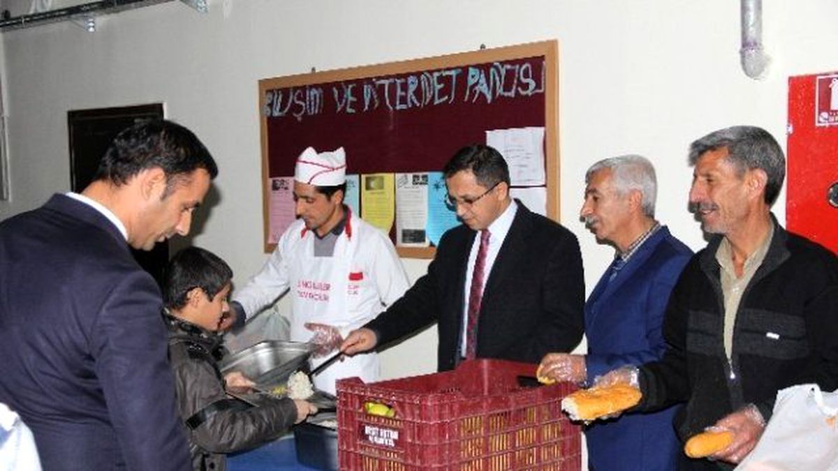 Kaymakam Sağ, Öğrencilerle Yemekte Buluştu