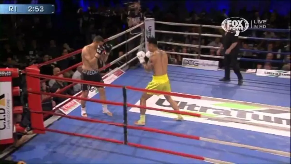 Milli Boksör, Kendisine "Pis Türk" Diyen Küstah Rakibini Perişan Etti