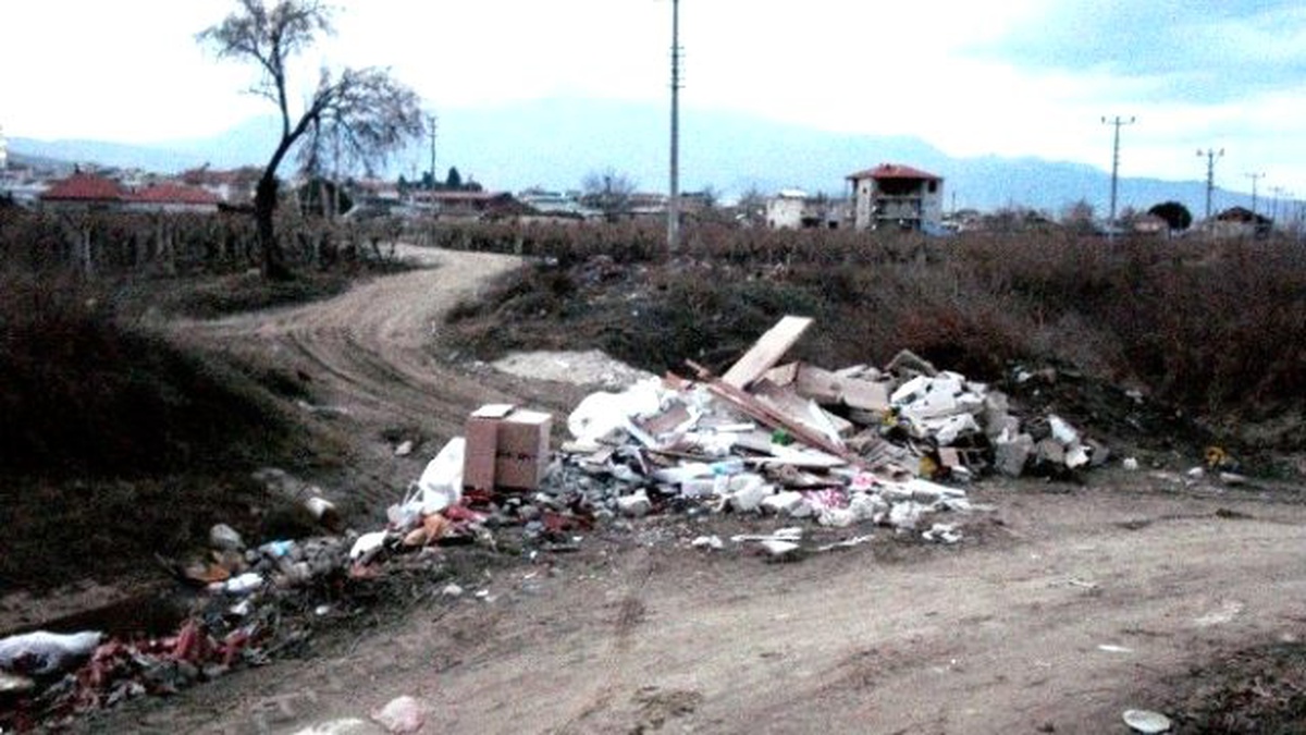 Sel Baskınlarını Önlemek İçin Yapılan Kanal Molozlarla Doldu