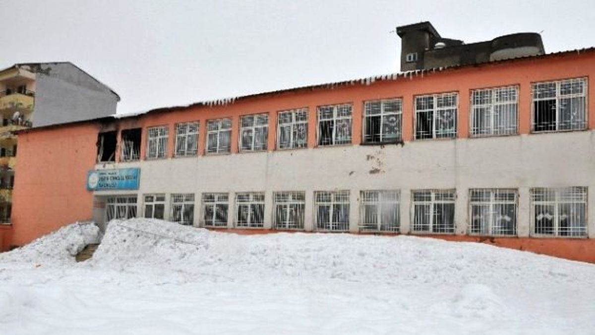 Şırnak'ta Ydg-H'li Teröristler Okul Yaktı