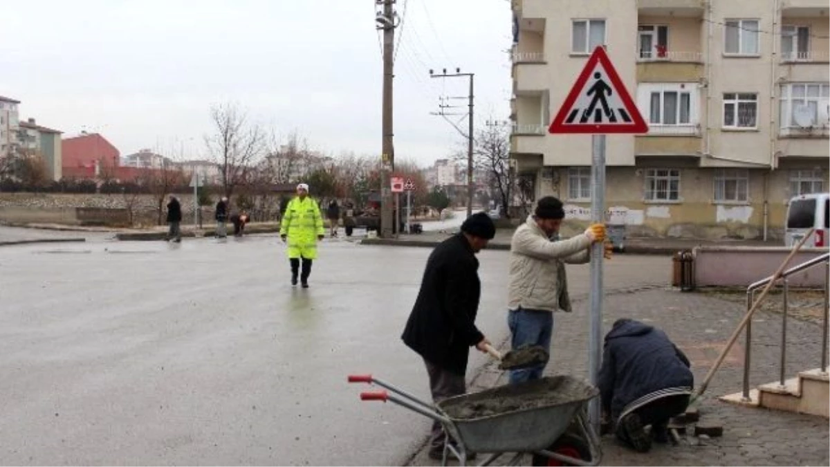 Taşköprü Kavşağı\'na Kasis ve İkaz Levhası