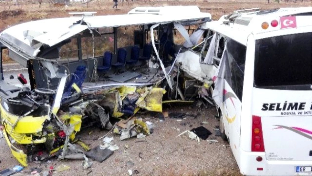 Aksaray\'da Kaza: 2 Ölü, 11 Yaralı