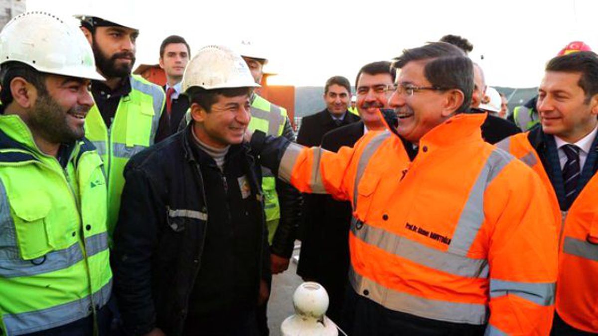 Başbakan Davutoğlu'ndan İşçilere İkramiye Sözü