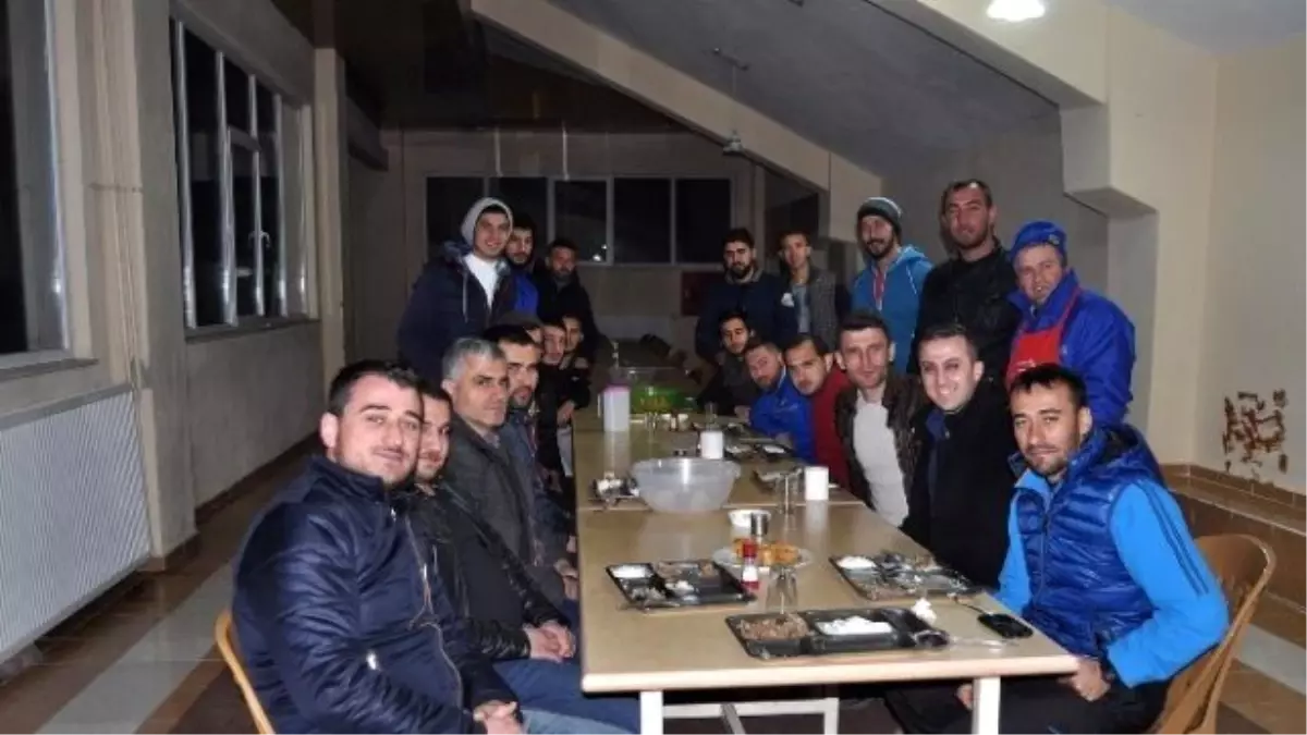 Belediyespor Yönetiminden Sporculara Yemek