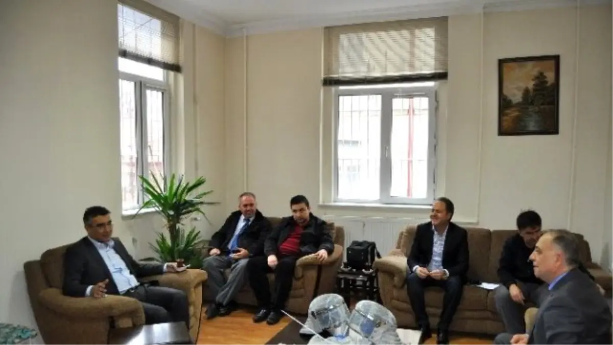 Demirspor\'a Malzeme Desteği