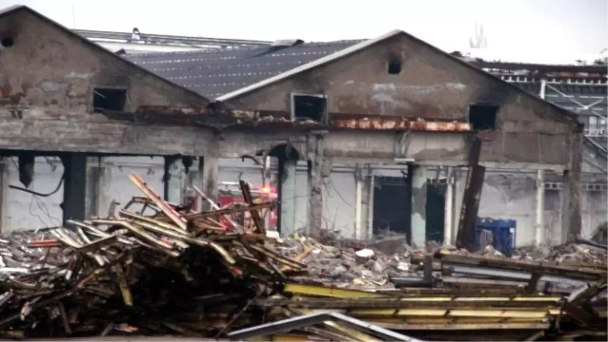 Fabrikanın Kullanılmayan Bölümünde Yangın Çıktı