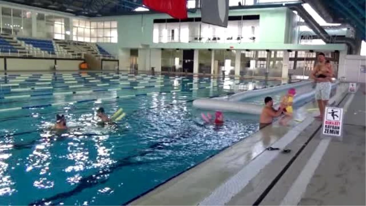 Hazırladığı Projeyle Engellilere Yüzme Öğretiyor