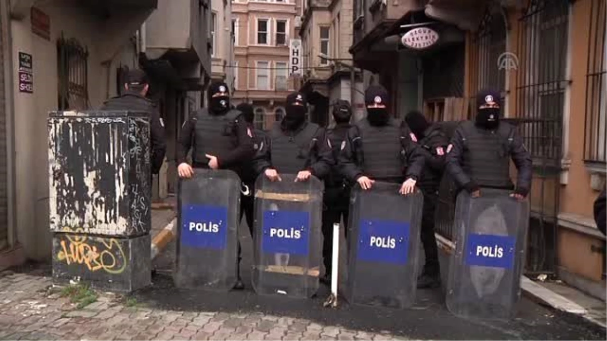 Hdp Beyoğlu İlçe Eş Başkanı Rukiye Demir, Gözaltına Alındı