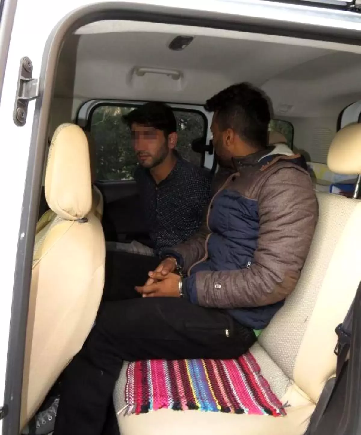 İşyerini Soyan, Taksiciyi Yaralayan Afgan Şüpheliler Adliyeye Sevk Edildi