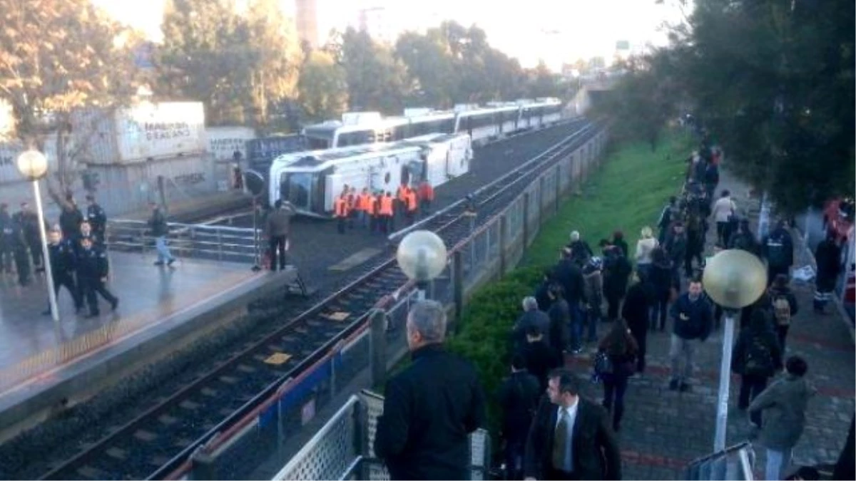 İzmir\'de Metro Kazası, 10 Yaralı (2)- Yeniden