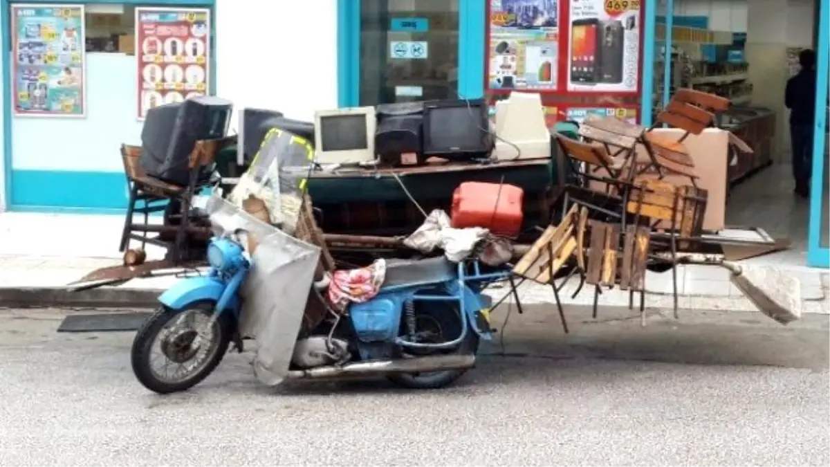 Kamyonete Sığmayacak Eşyayı Motosikletle Taşıdı