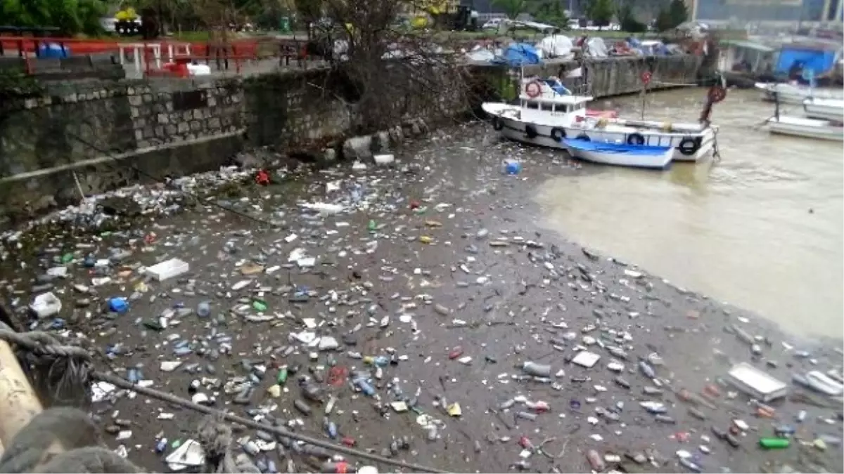 Karadeniz Coştu Liman Çöple Doldu