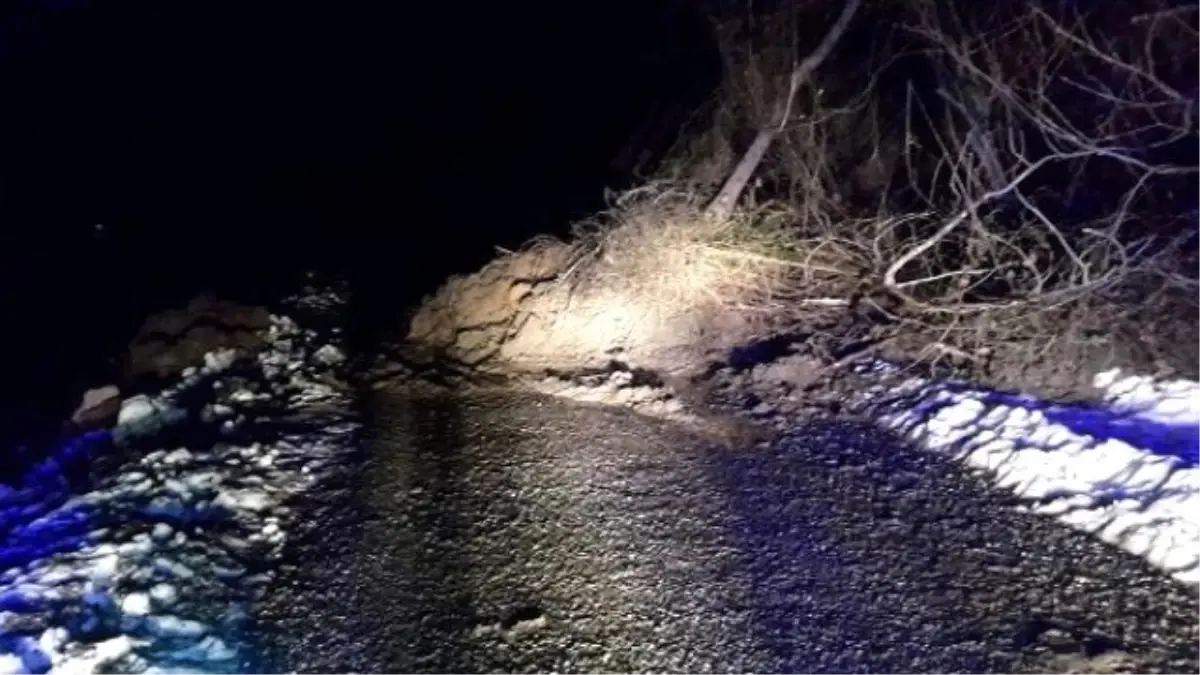 Kastamonu\'da Meydana Heyelan, Grup Yolunu Ulaşıma Kapattı