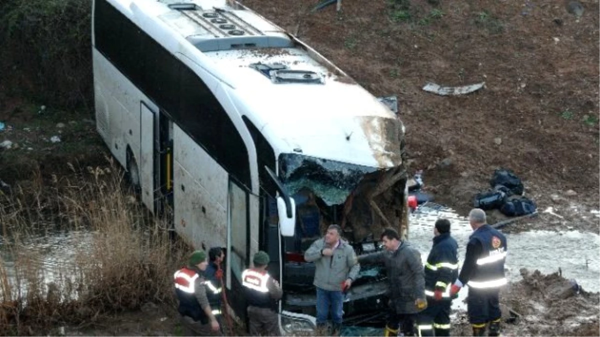 Mültecileri Taşıyan Otobüs Kazasında Ölü Sayısı 6\'ya Yükseldi