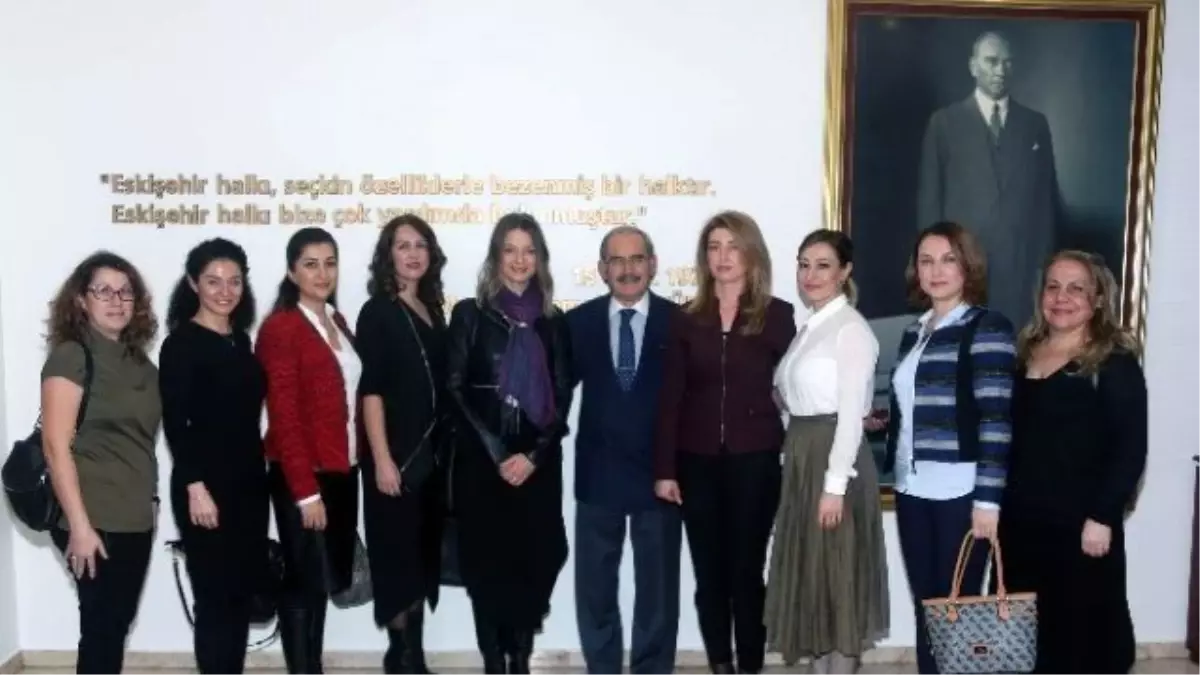 Özel Çağdaş İlköğretim Okulu Velileri Başkan Büyükerşen\'i Ziyaret Etti