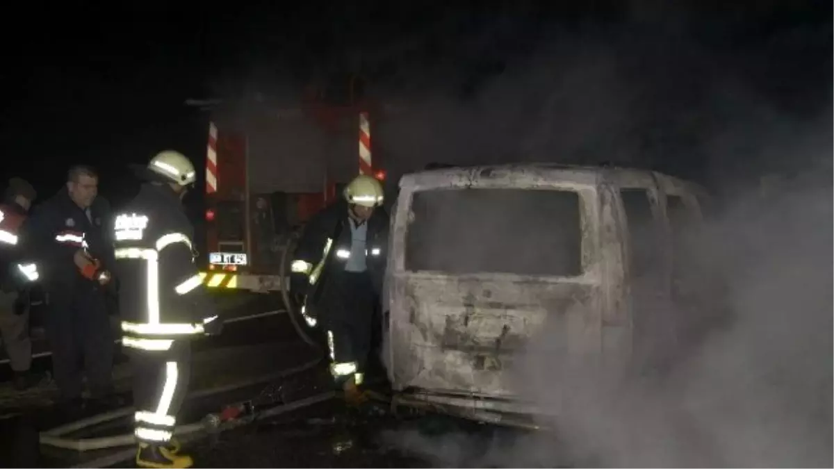 Seyir Halindeki Araç Alev Alev Yandı