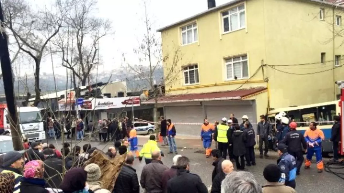 Sarıyer\'de Minibüs İşyerinin Duvarına Çarptı: 1 Ölü, 15 Yaralı