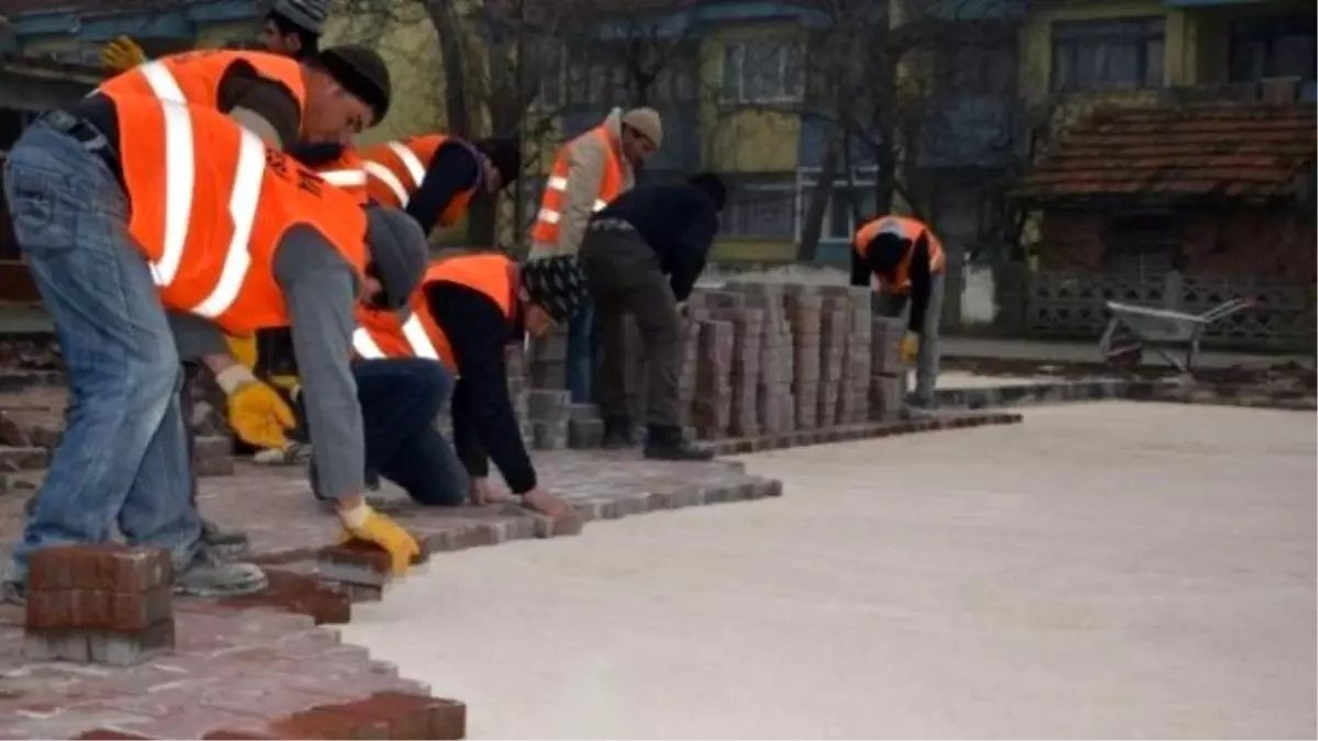 Suluova Belediyesi Park Yapım ve Yenileme Çalışmalarını Sürdürüyor