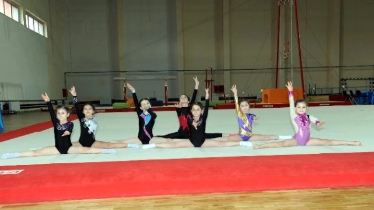 Trabzon\'da Okullar Cimnastik\'te Yarıştılar