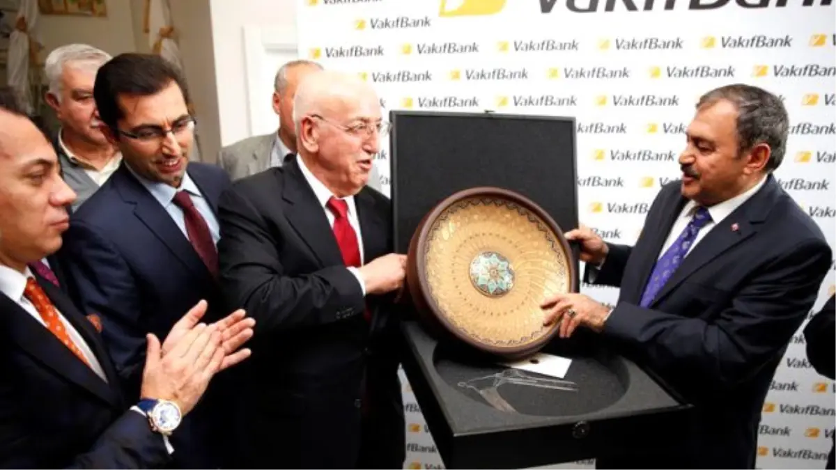 Vakıfbank Şuhut Şubesi Bakan Eroğlu\'nun Katılımıyla Açıldı