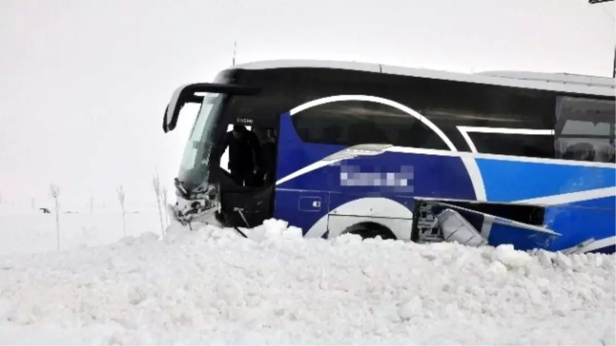 Bitlis\'te Trafik Kazası 1 Ölü, 1 Yaralı