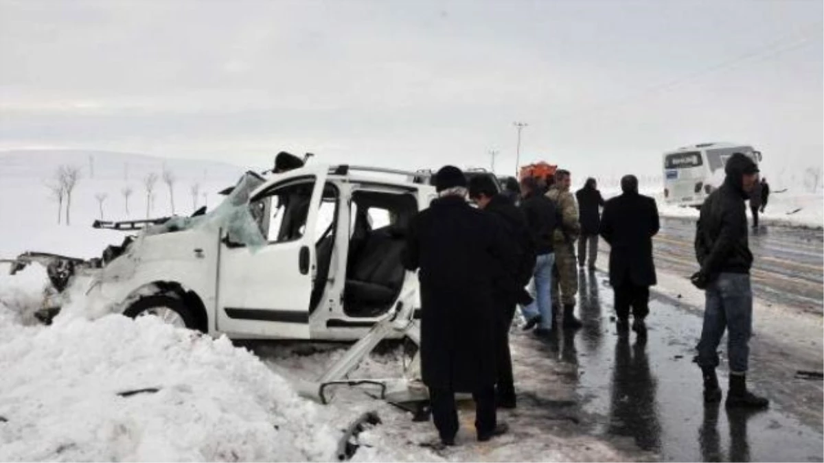 Bitlis\'te Trafik Kazası 1 Ölü, 1 Yaralı