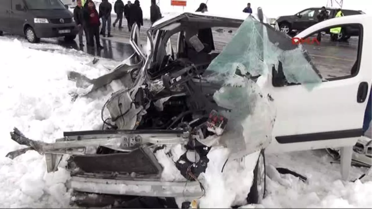 Bitlis?te Trafik Kazası 1 Ölü, 1 Yaralı