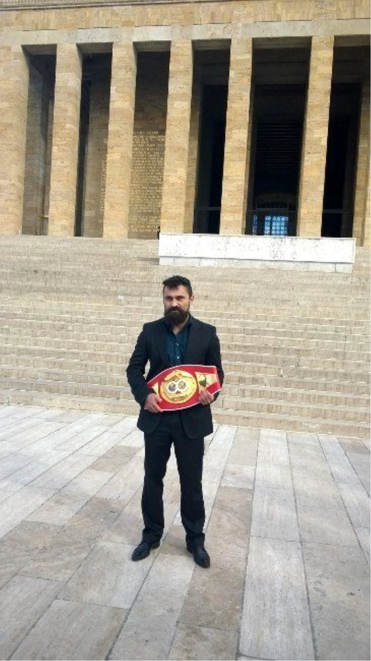 Dünya Boks Şampiyonu Arık, Anıtkabir\'i Ziyaret Etti